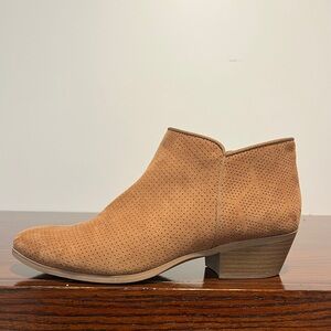 Women’s booties 7.5